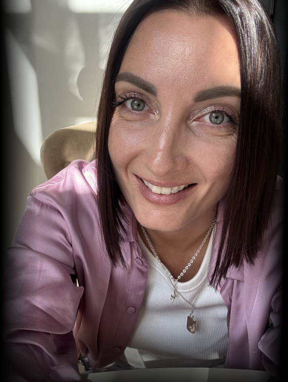 Я — Олеся Архитектор · Исследователь · Маг Я создаю пространства, где человек возвращается к себе.